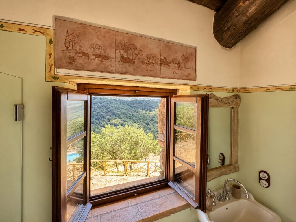 Contemporary bathroom in a Borgo Braila apartment at Borgo Braila, Umbria