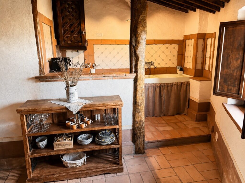 Kitchen dresser with dishes in the Il belvedere apartment, Borgo Braila, Umbria
