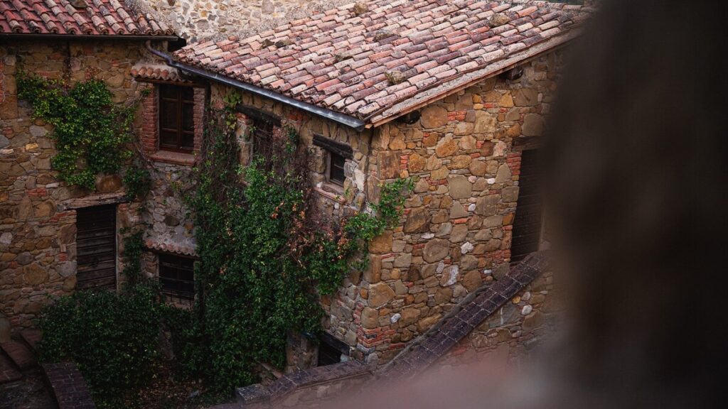 Village rooftops and hills in the La carta apartment, Borgo Braila, Umbria
