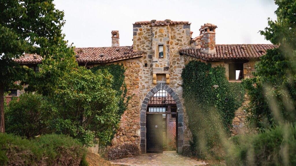 Castle entrance and tower in the Il ponente apartment, Borgo Braila, Umbria