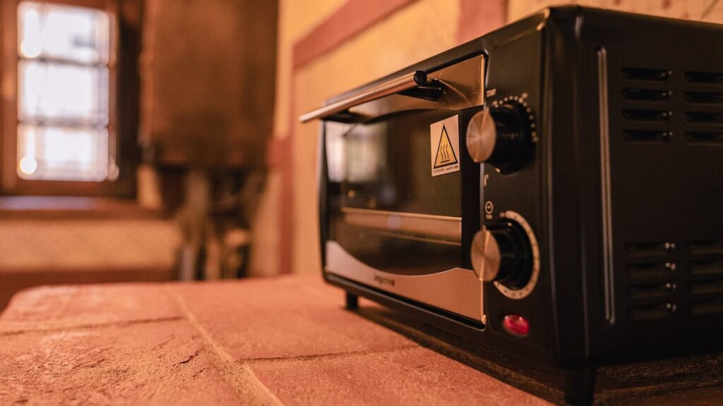Kitchen with a compact oven in the Il cardinale apartment, Borgo Braila, Umbria