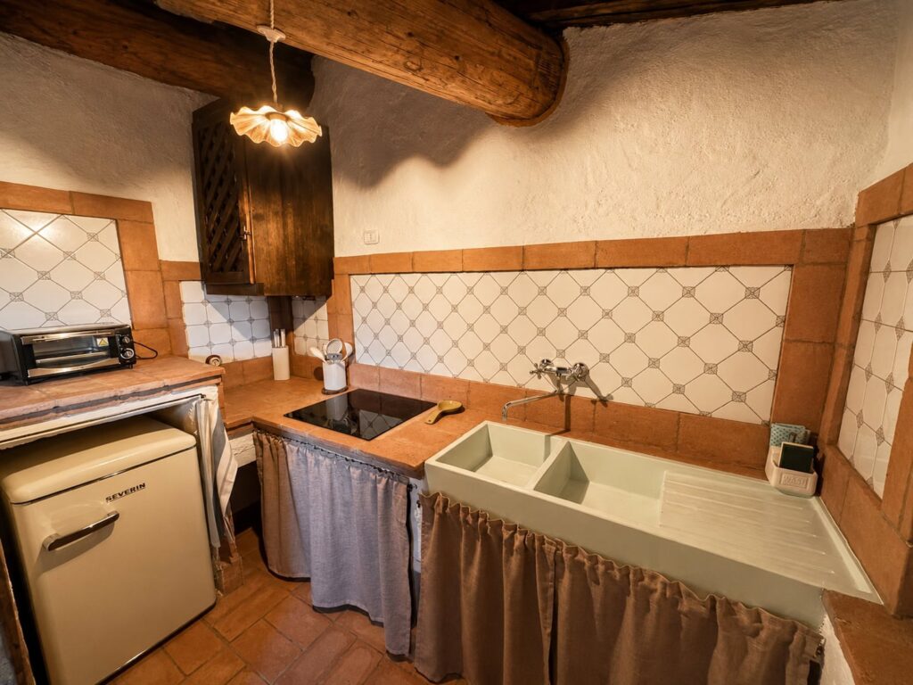 Fully equipped kitchen in the Il belvedere apartment at Borgo Braila