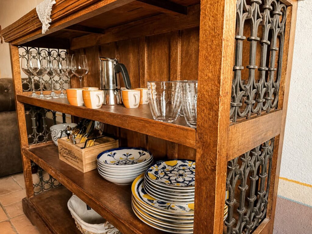 Fully equipped kitchen and dining area in the Il belvedere apartment at Borgo Braila, Umbria
