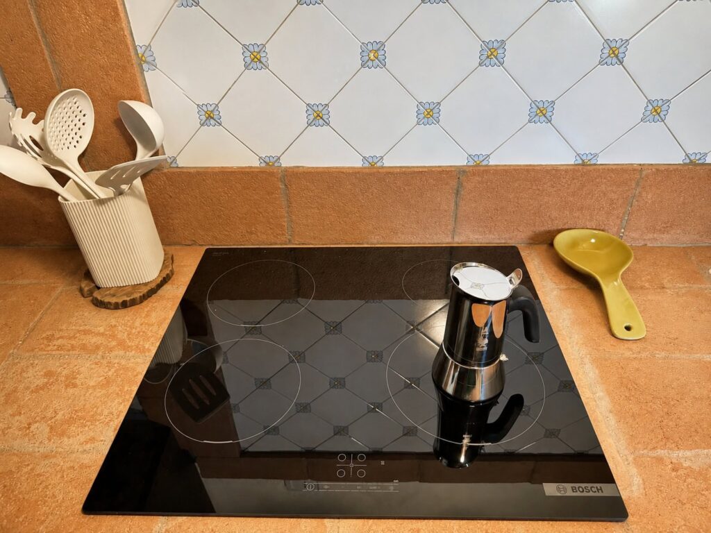 Fully equipped kitchen in the Il belvedere apartment at Borgo Braila