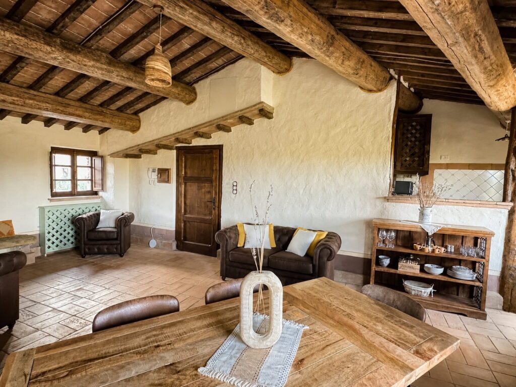 Cozy living space with natural light in the Il belvedere apartment at Borgo Braila